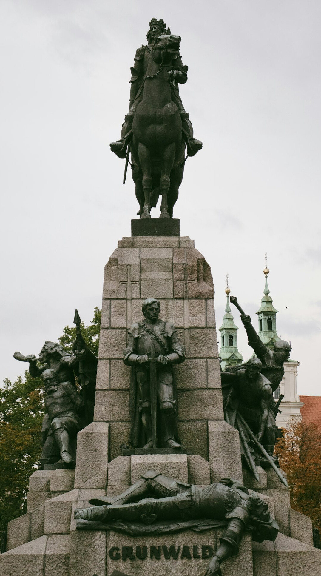 krakow dragon statue